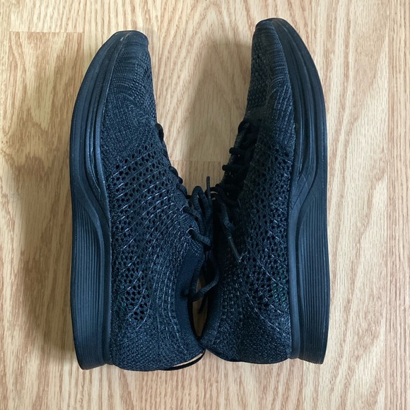 Mens flyknit racer 6.5 women’s size 8 - worn a couple of times - asking $140 obo - Picture 2 of 4